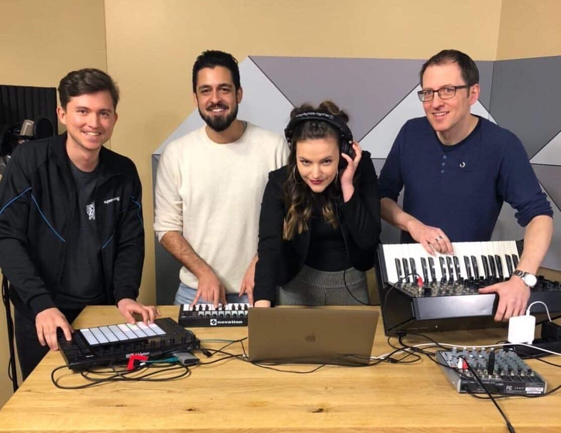 9e94df6b-a4d1-44c4-8503-e7dcfbdbf696-1